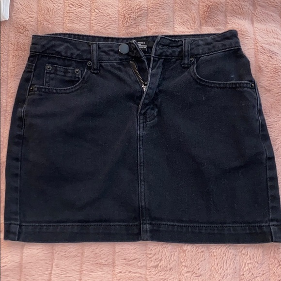 Black denim skirt - Picture 1 of 3